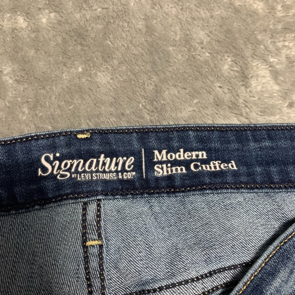 Levi’s Strauss women’s blue jean capris. - Picture 4 of 12